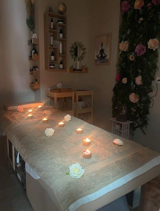 Ambiente del spa con velas